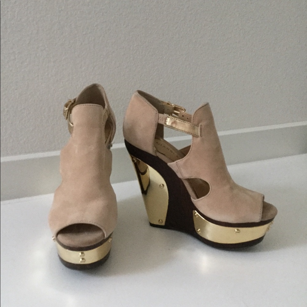 Gianni Bini leather wedges
